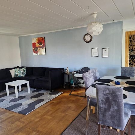 Villa Med Egen Parkering. Moejlighet Att Boka Fran 1 Och Upp Till 5 Personer. Örebro Eksteriør billede