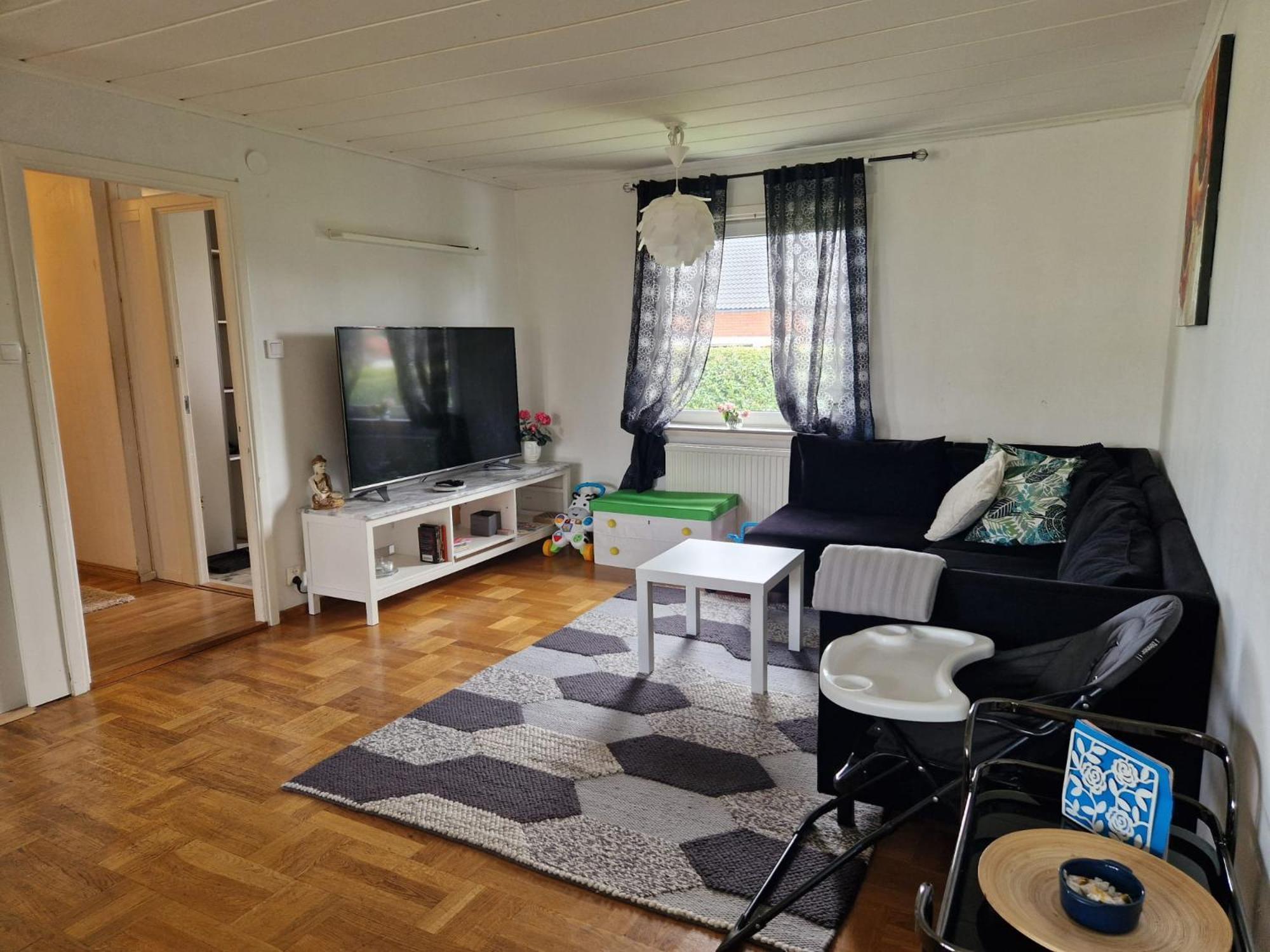 Villa Med Egen Parkering. Moejlighet Att Boka Fran 1 Och Upp Till 5 Personer. Örebro Eksteriør billede